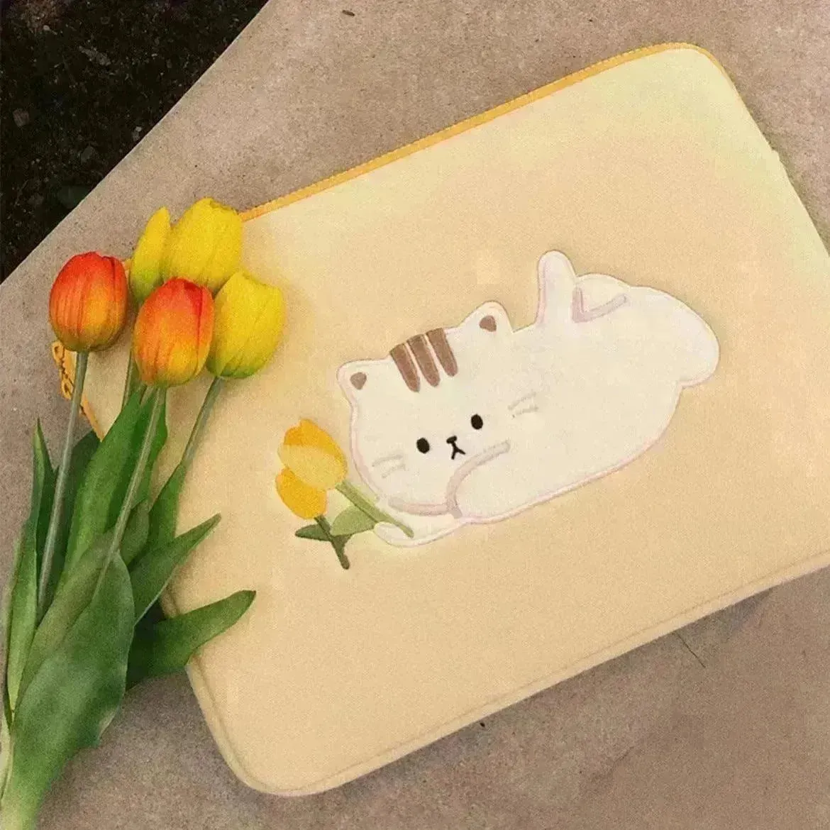 Cute Tulip Kitten Laptop & Tablet Storage Bag