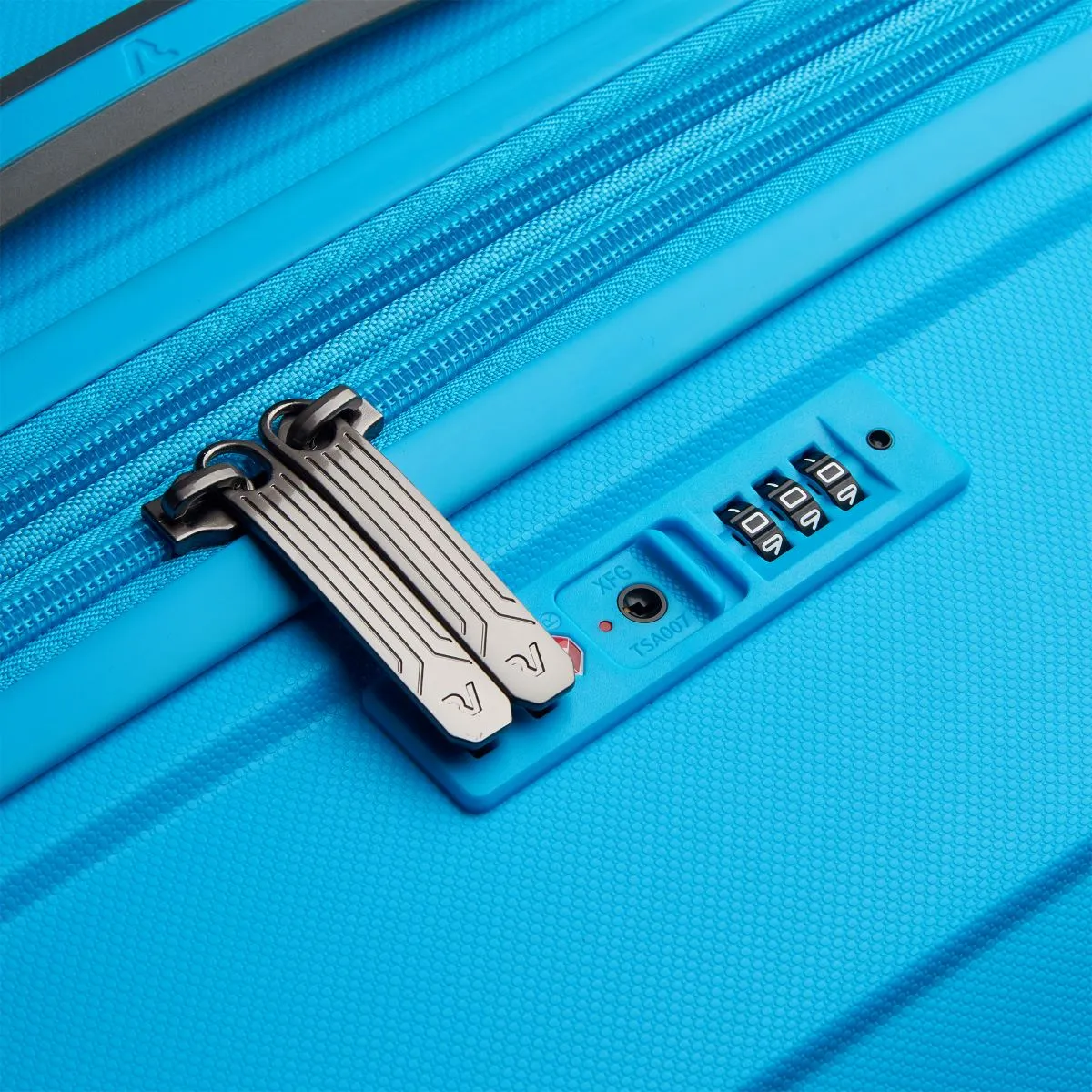 RONCATO 67cm B-Flying Spinner Luggage - Azzurro Cielo